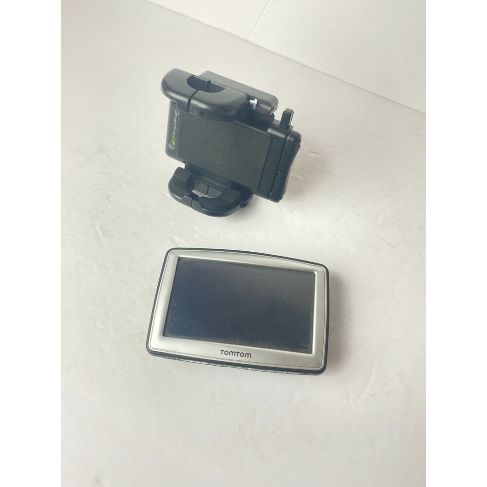 TomTom XL widescreen N14644 GPS with Brackerton Mount Bundle